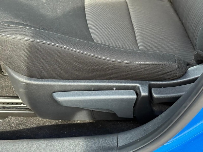 Nissan Sentra Vehicle Image 19