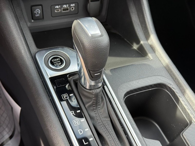 Nissan Sentra Vehicle Image 23