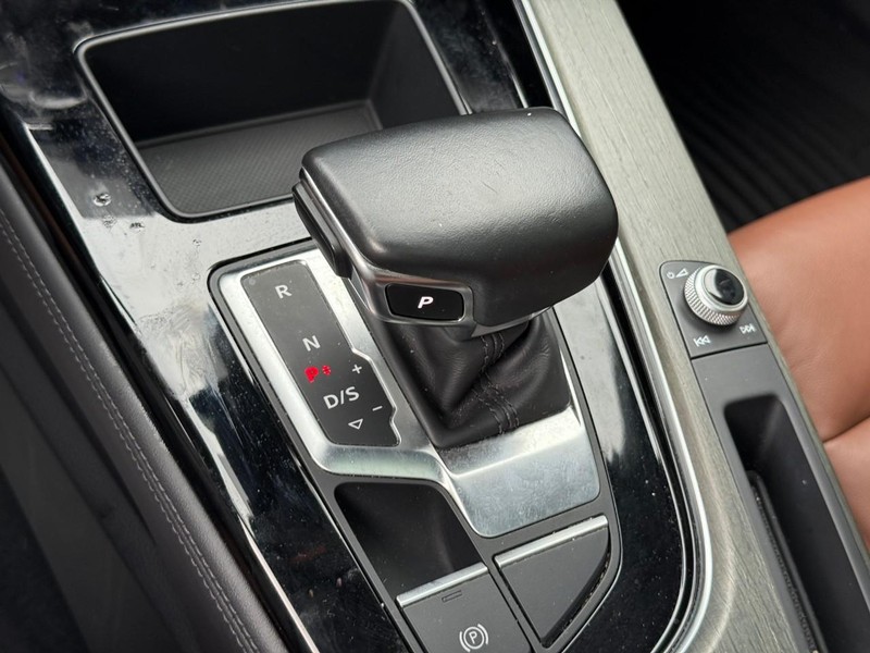 Audi A4 Sedan Vehicle Image 25