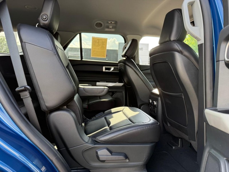 Ford Explorer Vehicle Image 14