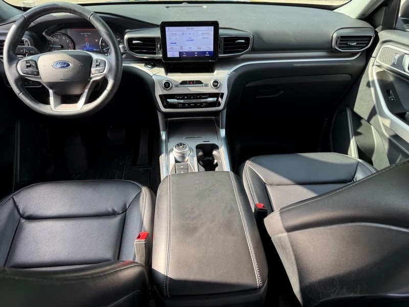 Ford Explorer Vehicle Image 16