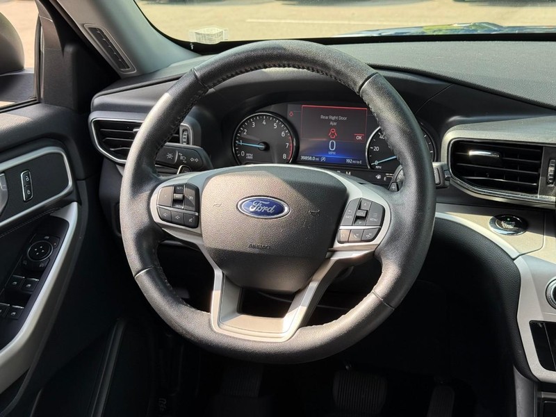 Ford Explorer Vehicle Image 17