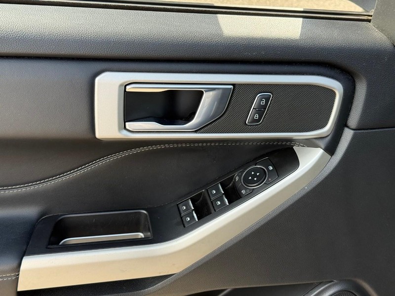 Ford Explorer Vehicle Image 20