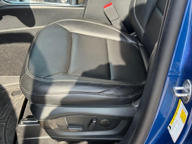 Ford Explorer Vehicle Image 21