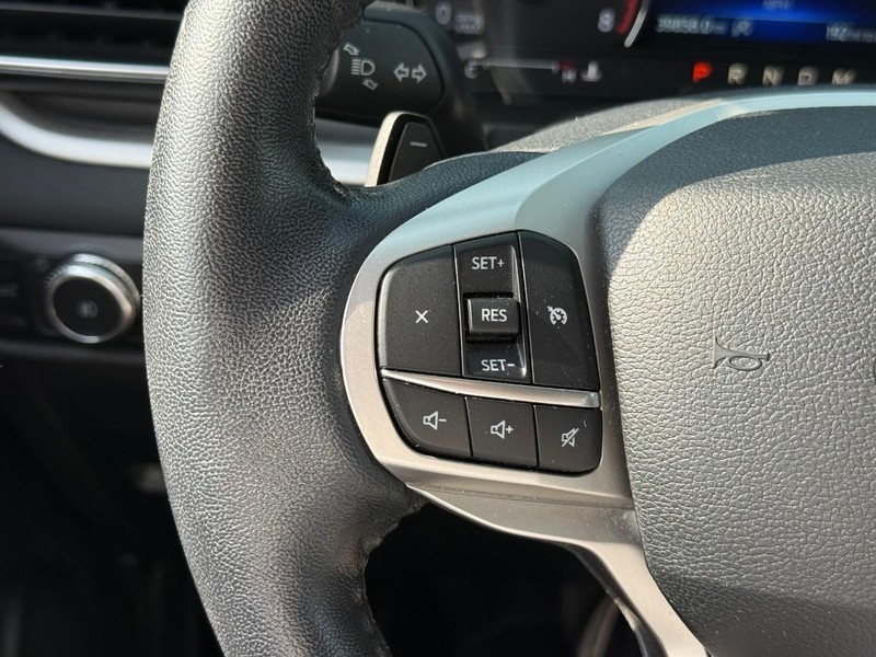 Ford Explorer Vehicle Image 23
