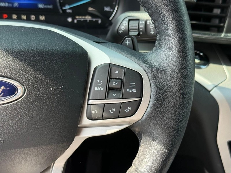 Ford Explorer Vehicle Image 24