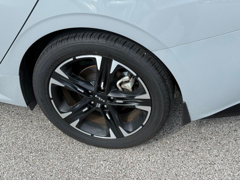 Kia K5 Vehicle Image 05