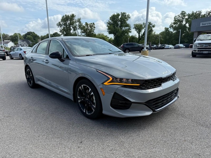 Kia K5 Vehicle Image 11