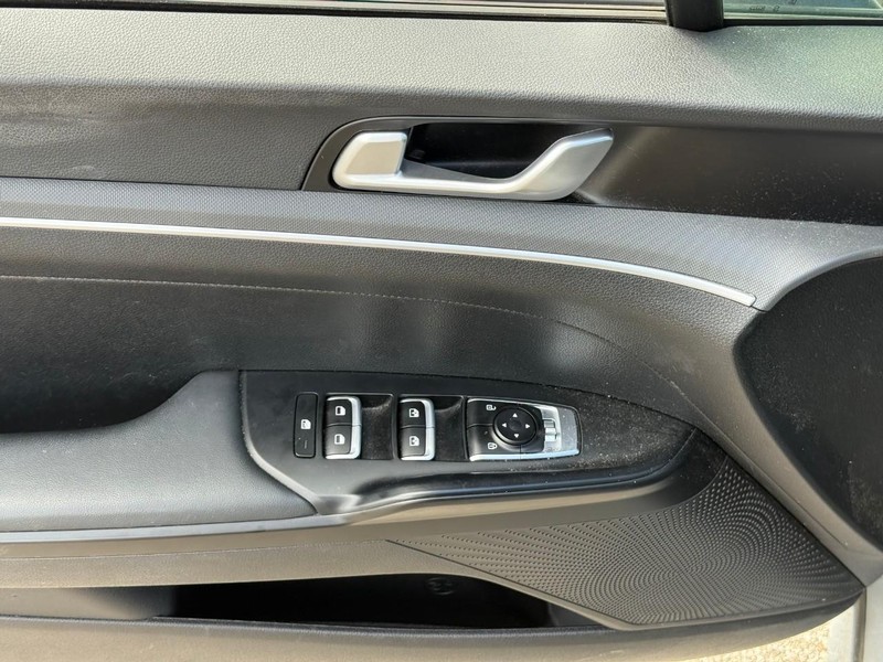 Kia K5 Vehicle Image 18