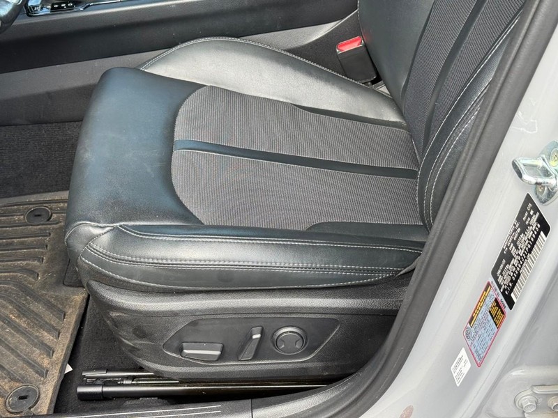 Kia K5 Vehicle Image 19