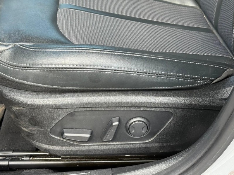 Kia K5 Vehicle Image 20