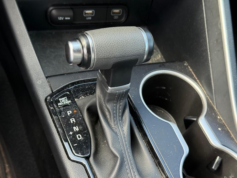 Kia K5 Vehicle Image 24