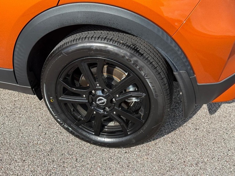 Nissan Kicks Vehicle Image 05