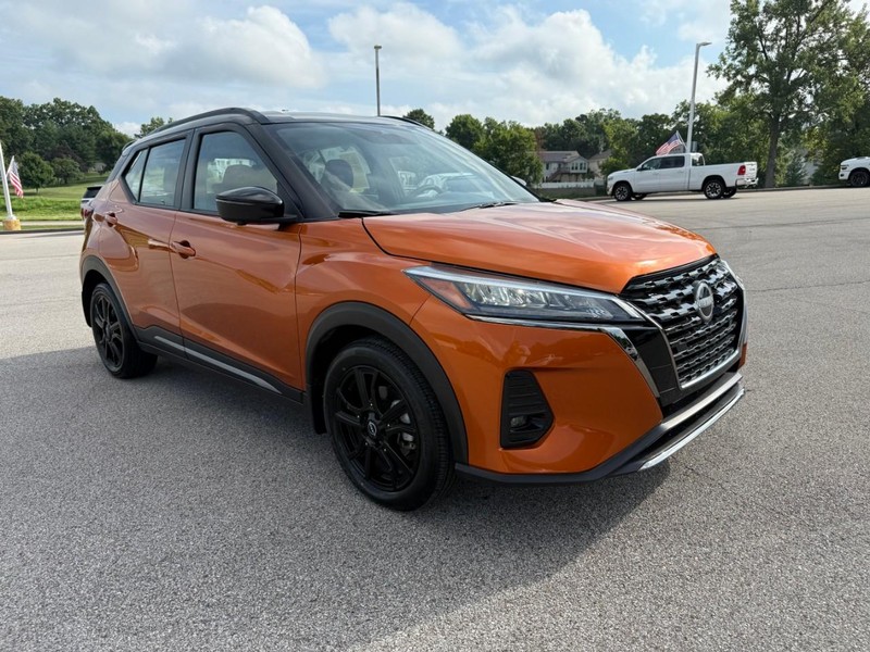 Nissan Kicks Vehicle Image 12