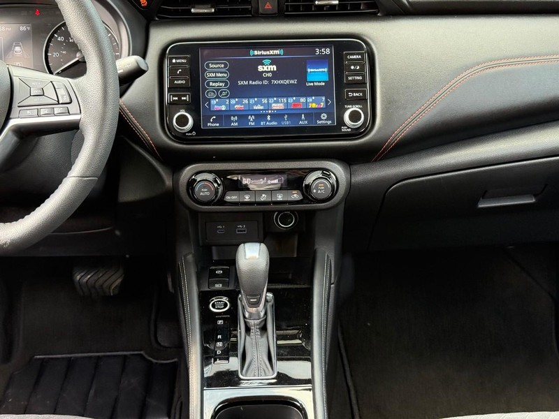 Nissan Kicks Vehicle Image 18