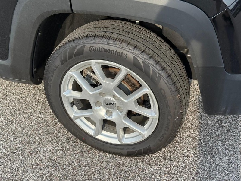 Jeep Renegade Vehicle Image 05