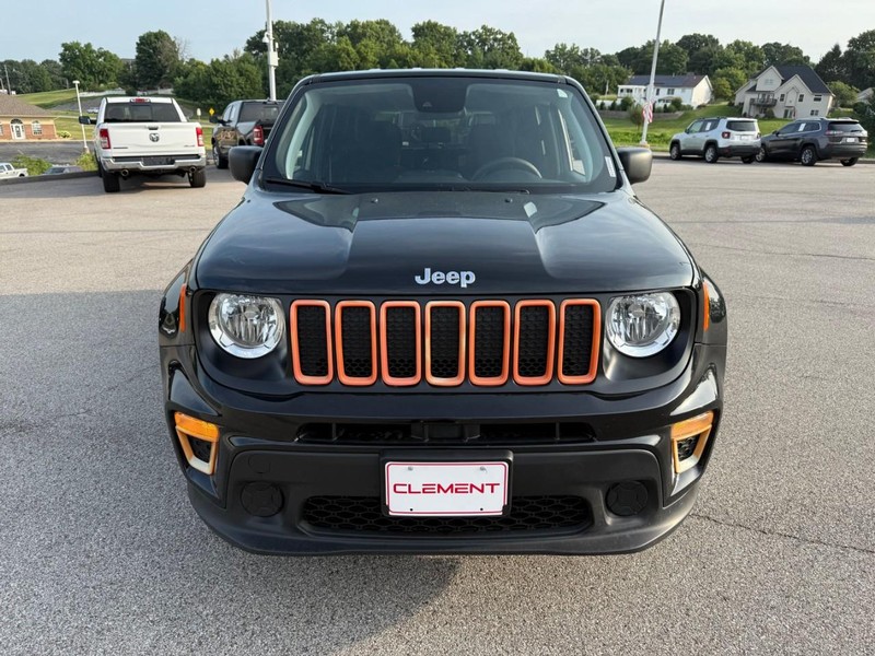 Jeep Renegade Vehicle Image 12