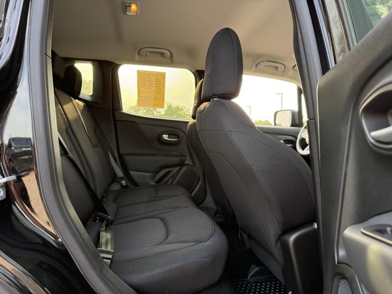 Jeep Renegade Vehicle Image 13