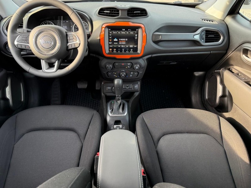 Jeep Renegade Vehicle Image 14