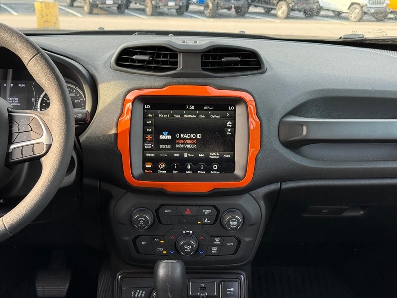 Jeep Renegade Vehicle Image 16