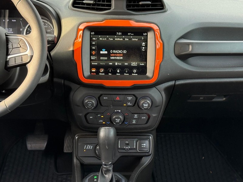 Jeep Renegade Vehicle Image 17