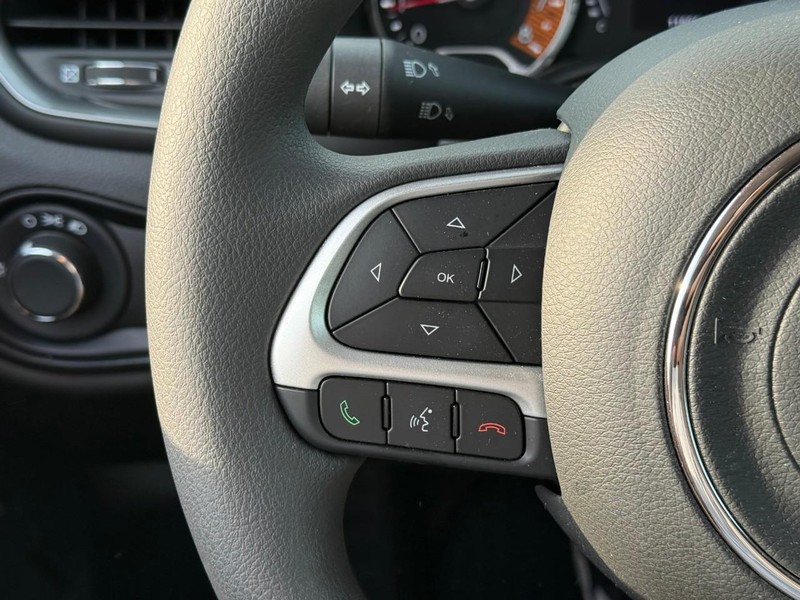 Jeep Renegade Vehicle Image 22