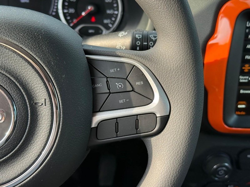 Jeep Renegade Vehicle Image 23