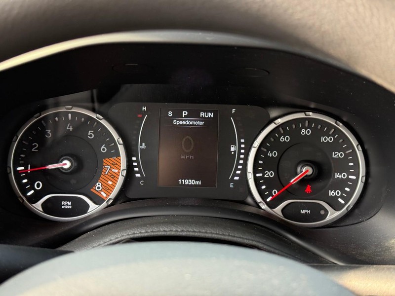 Jeep Renegade Vehicle Image 24