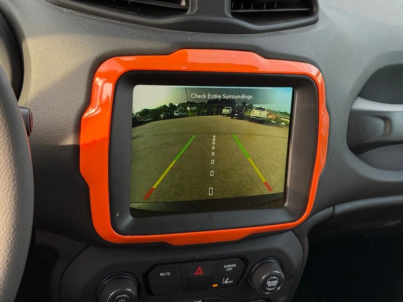 Jeep Renegade Vehicle Image 25