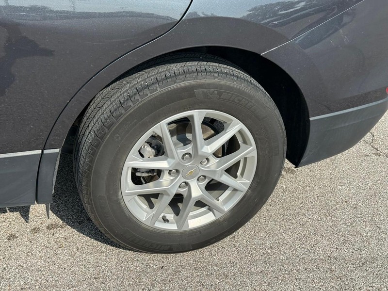 Chevrolet Equinox Vehicle Image 12