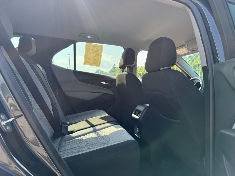Chevrolet Equinox Vehicle Image 13