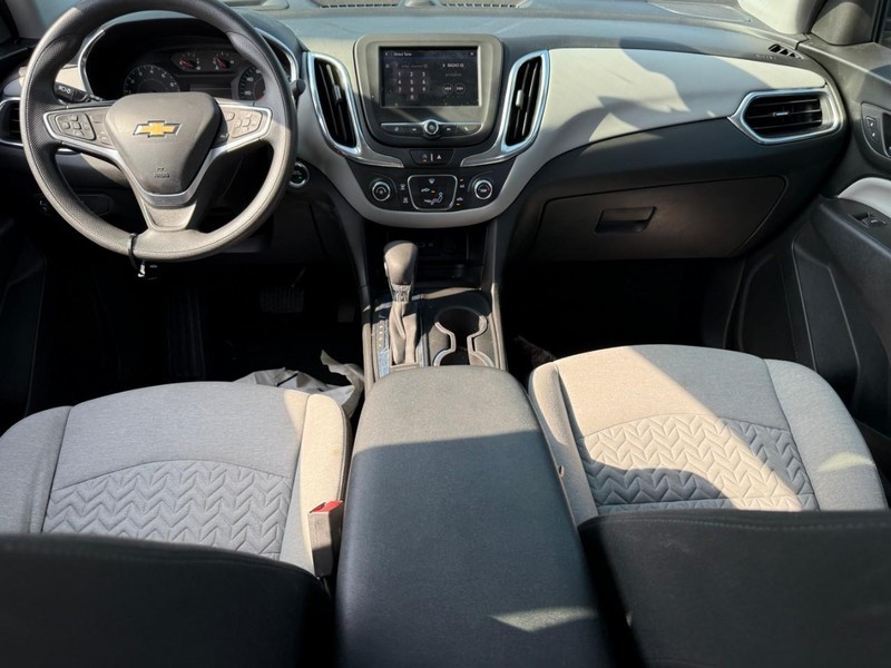 Chevrolet Equinox Vehicle Image 14