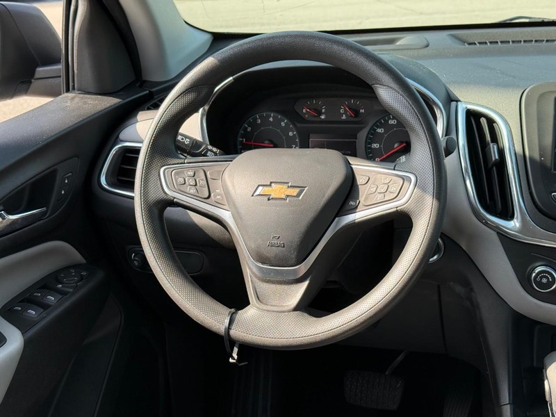Chevrolet Equinox Vehicle Image 15