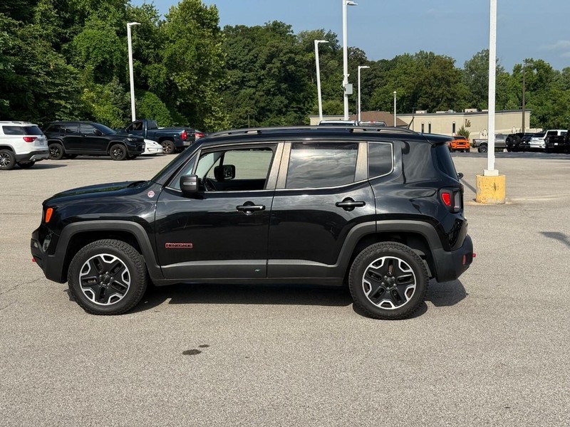 Jeep Renegade Vehicle Image 03