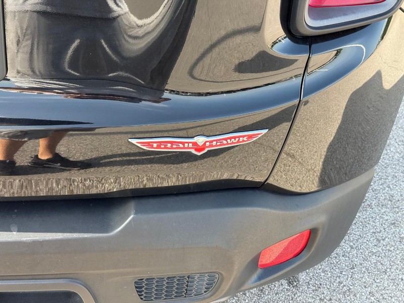 Jeep Renegade Vehicle Image 13