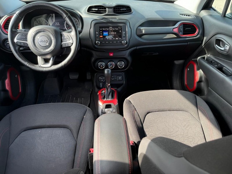 Jeep Renegade Vehicle Image 15