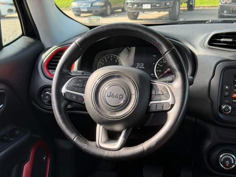 Jeep Renegade Vehicle Image 16