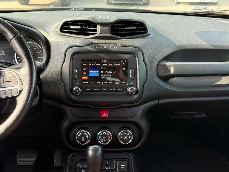 Jeep Renegade Vehicle Image 17