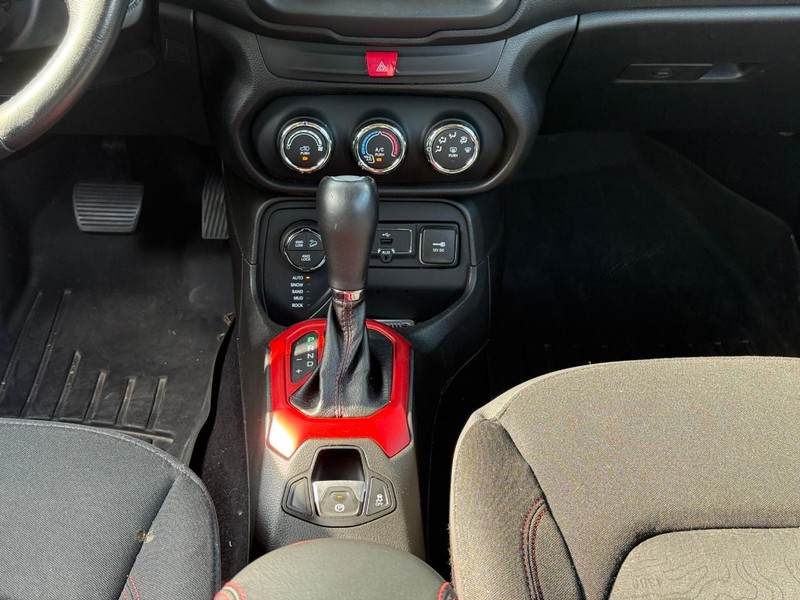 Jeep Renegade Vehicle Image 19