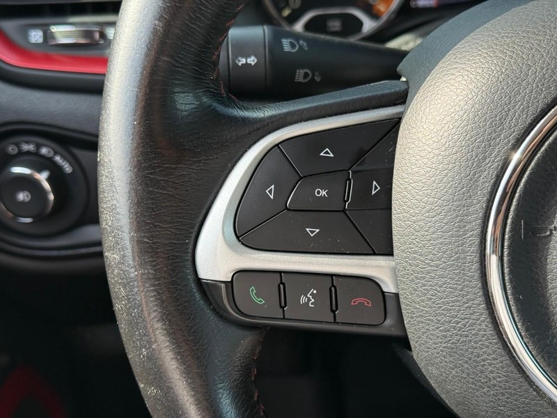 Jeep Renegade Vehicle Image 23