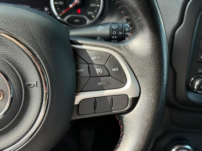 Jeep Renegade Vehicle Image 24