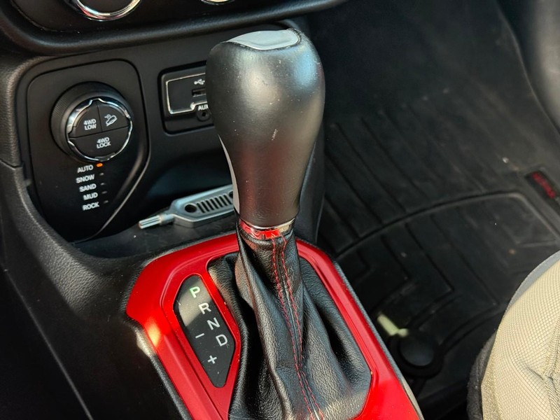 Jeep Renegade Vehicle Image 26