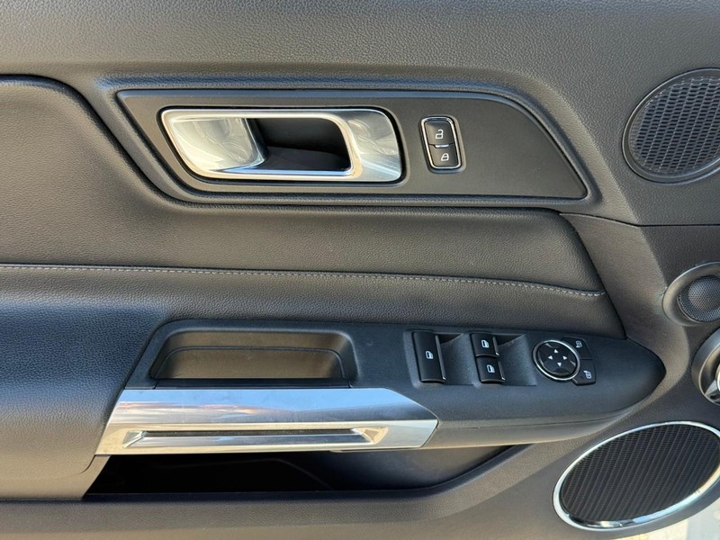 Ford Mustang Vehicle Image 15