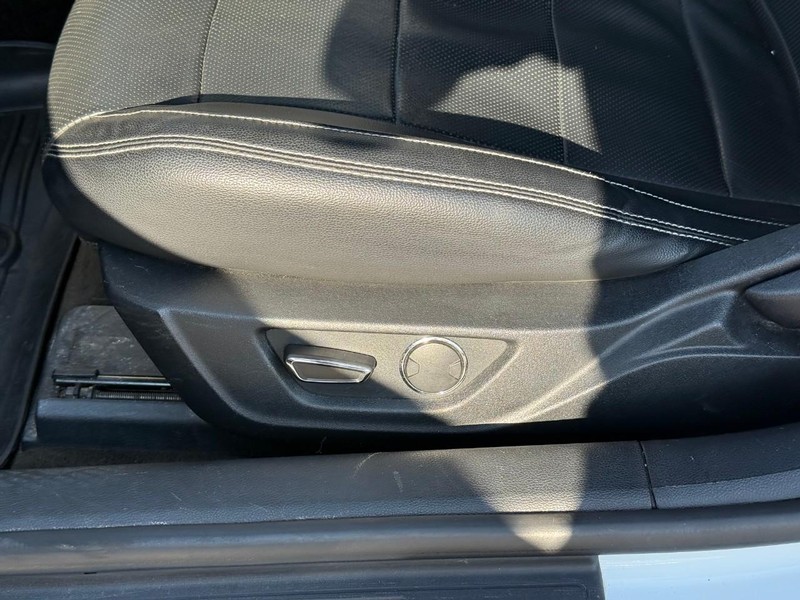 Ford Mustang Vehicle Image 18