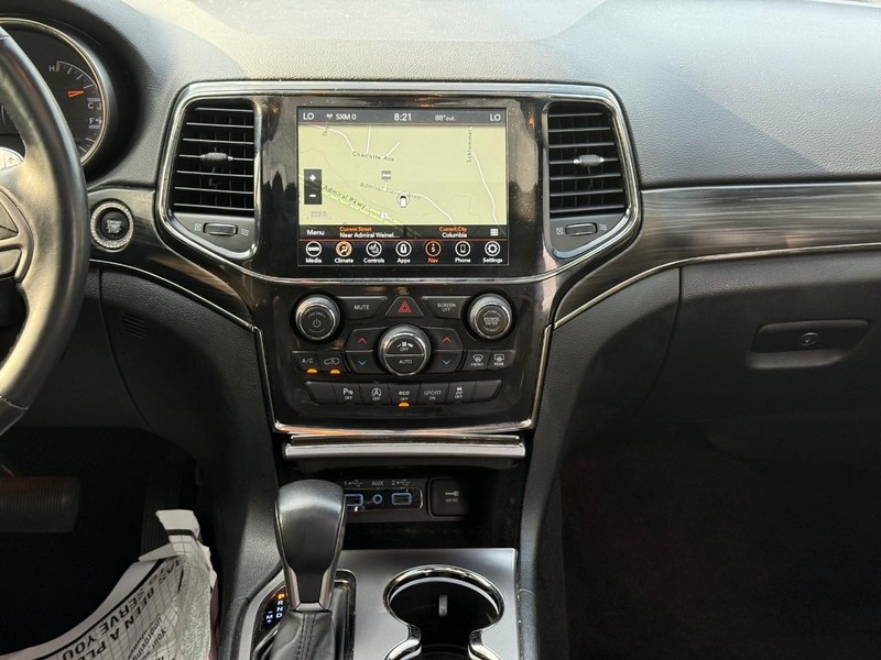 Jeep Grand Cherokee Vehicle Image 17
