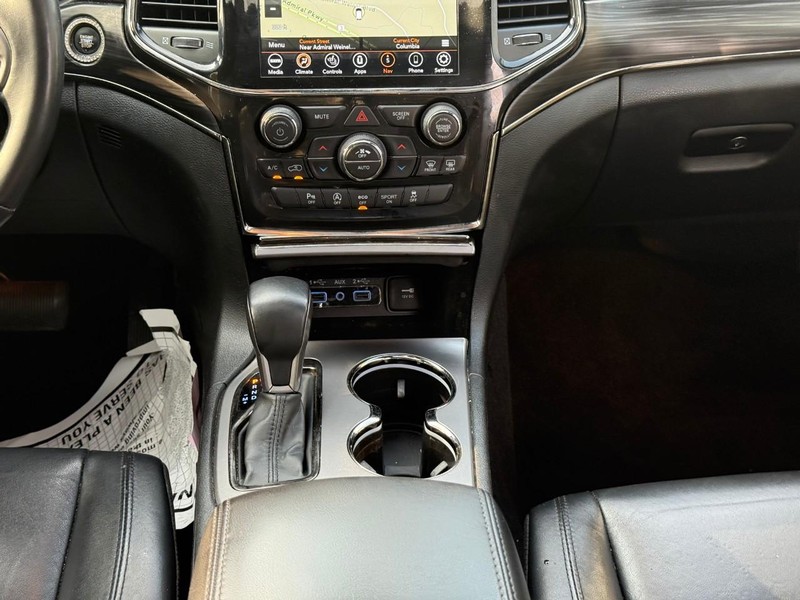 Jeep Grand Cherokee Vehicle Image 18