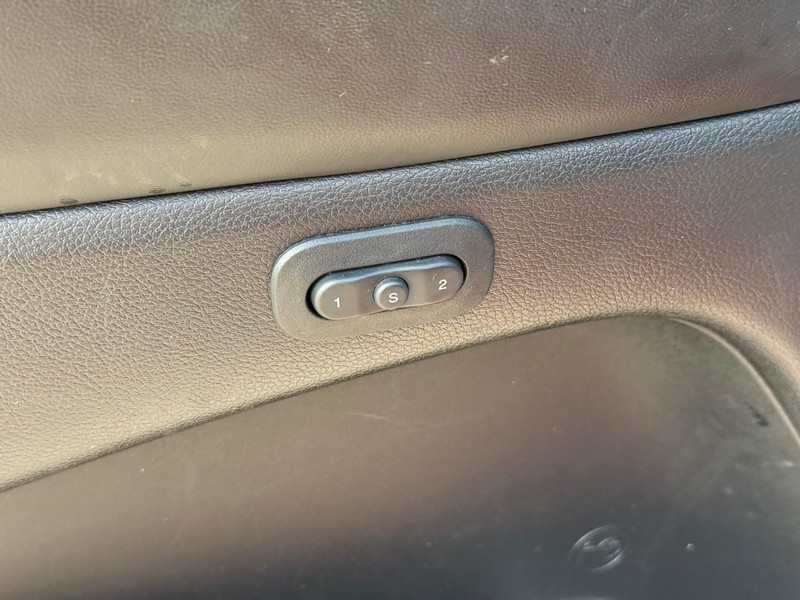 Jeep Grand Cherokee Vehicle Image 21