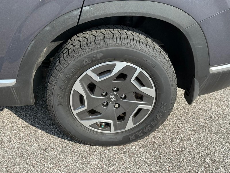 Hyundai Santa Fe Hybrid Vehicle Image 12