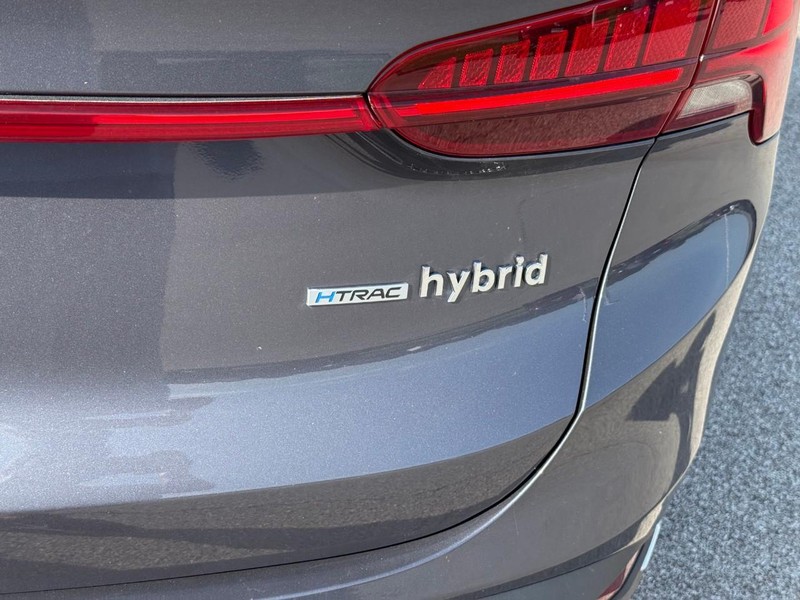 Hyundai Santa Fe Hybrid Vehicle Image 13
