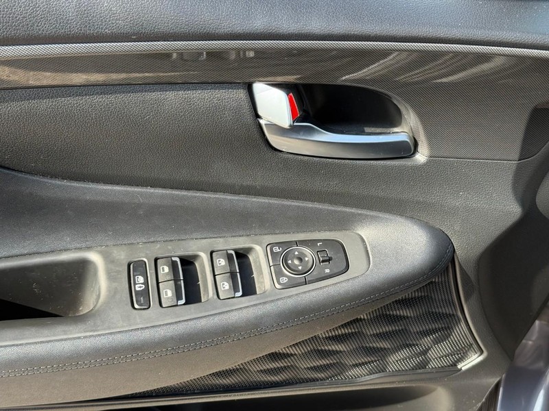 Hyundai Santa Fe Hybrid Vehicle Image 19